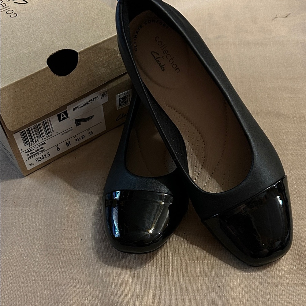 NWT Clarks Black Patent Toe Women's Flats